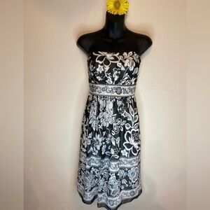 White House Black Market~Gorgeous Strapless Floral Boned Dress~Lined~Size 2